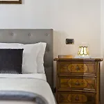 Garibaldi Piazza Di Spagna בית הארחה 4*